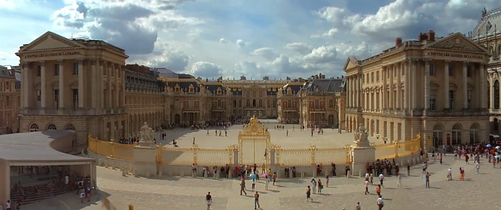 Entree chateau versailles